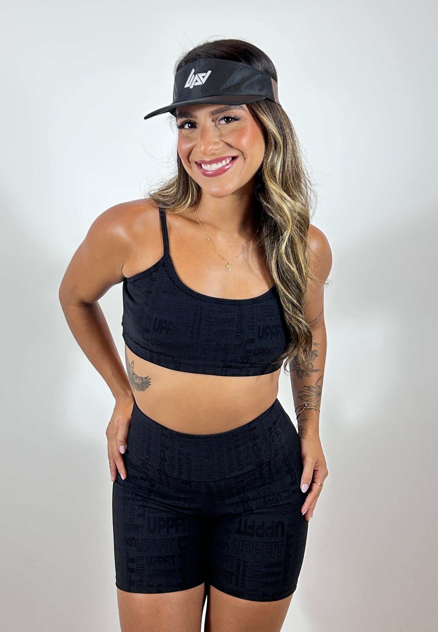 Viseira Feminina Esportiva com Proteção Solar e Tecido Leve – Uppfit
