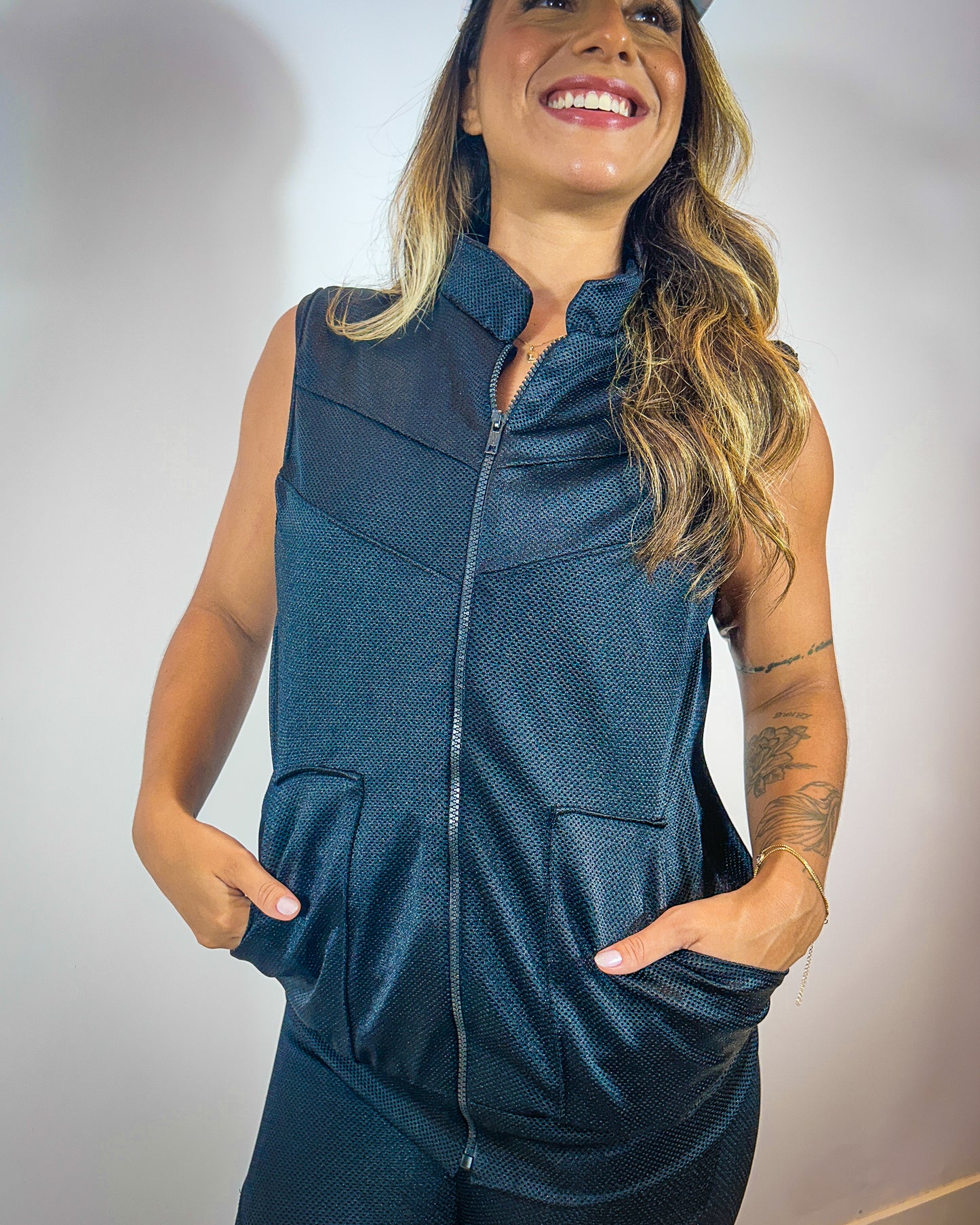 Colete Performance AirMesh com Zíper e Gola Alta