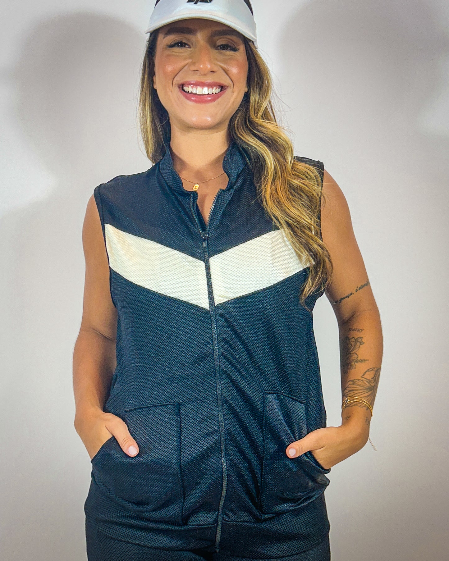Colete Feminino Gloss em Tecido Tecnológico com Brilho Urbano – Uppfit
